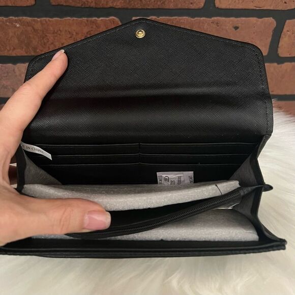 Faux-Leather Black Wallet Snap Closure Minimalist Classic Timeless Everyday - Picture 6 of 6